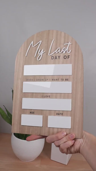 First day of school 3D whiteboard photo prop - Last Day